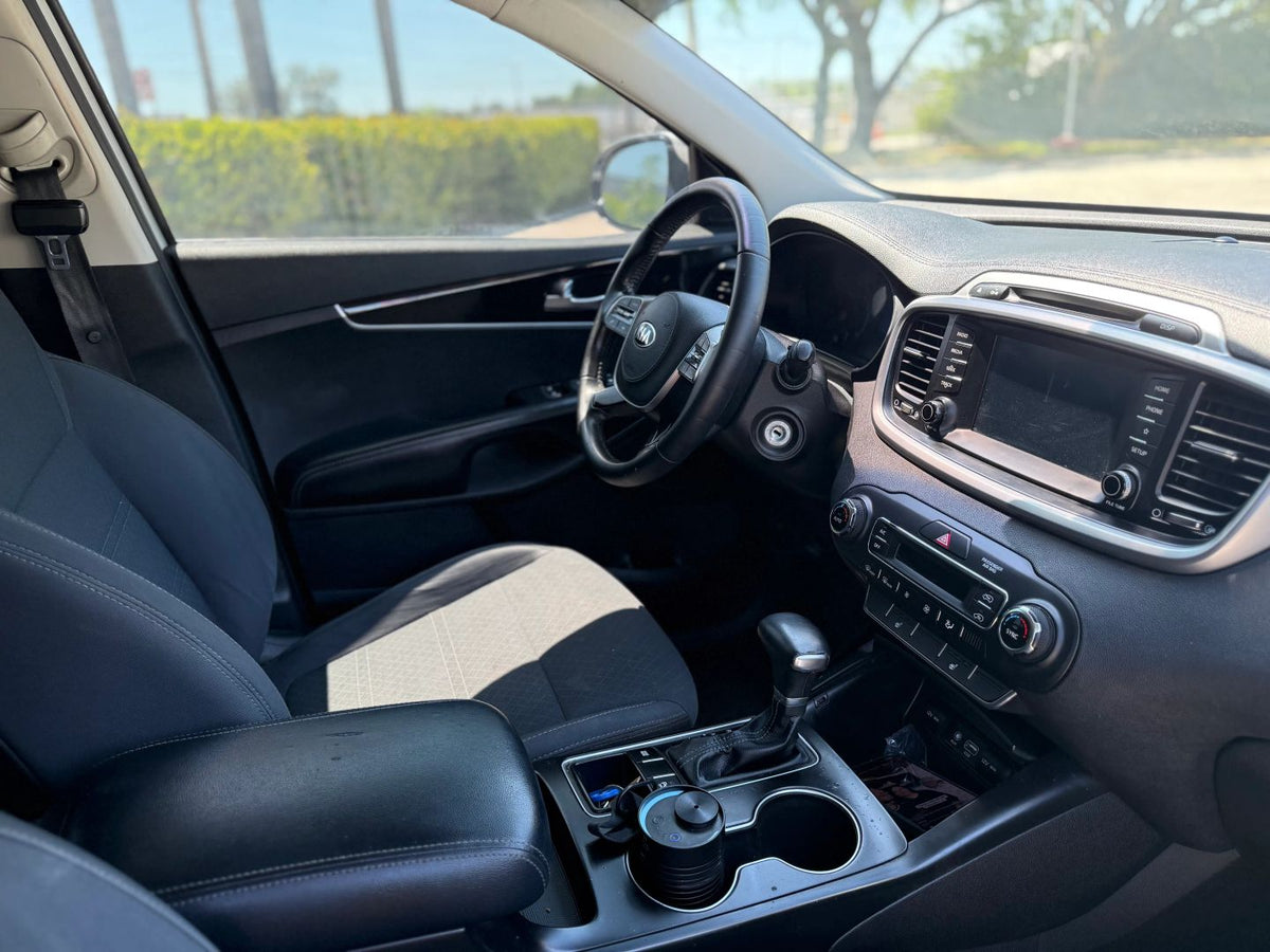 2019 KIA SORENTO LX SPORT UTILITY 4D - 5XYPG4A32KG531451 photo 17