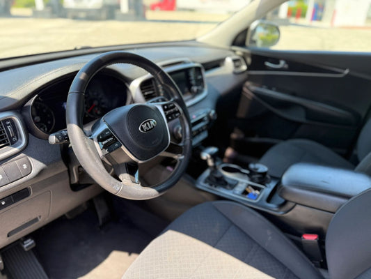 2019 KIA SORENTO LX SPORT UTILITY 4D - 5XYPG4A32KG531451 photo 2
