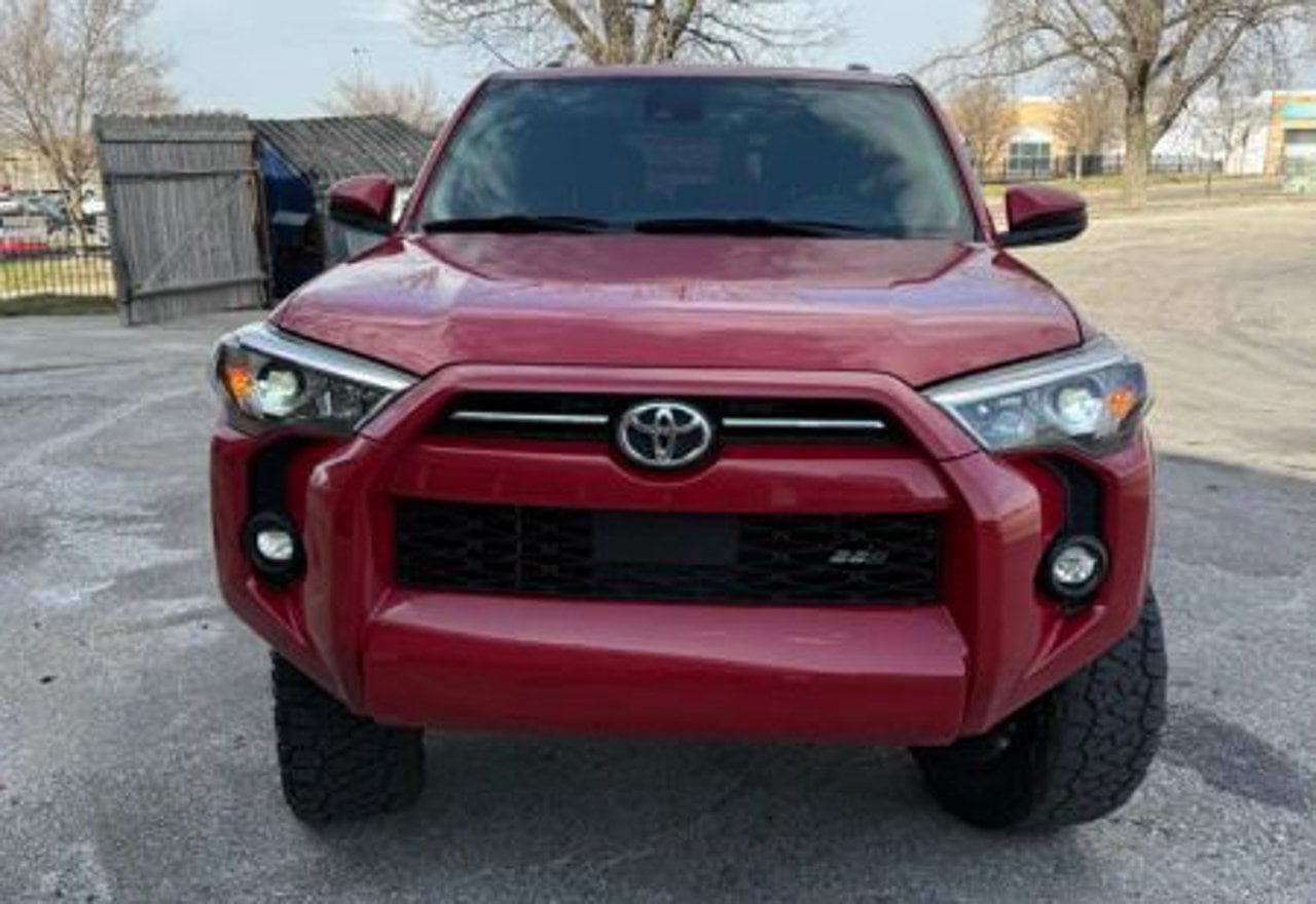 2022 Toyota 4Runner SR5 Sport Utility 4D - JTEMU5JR6N5987936 photo 16