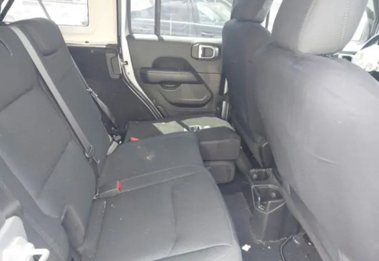 2019 Jeep Wrangler Unlimited Sahara - 1C4HJXEN7KW564466 photo 22