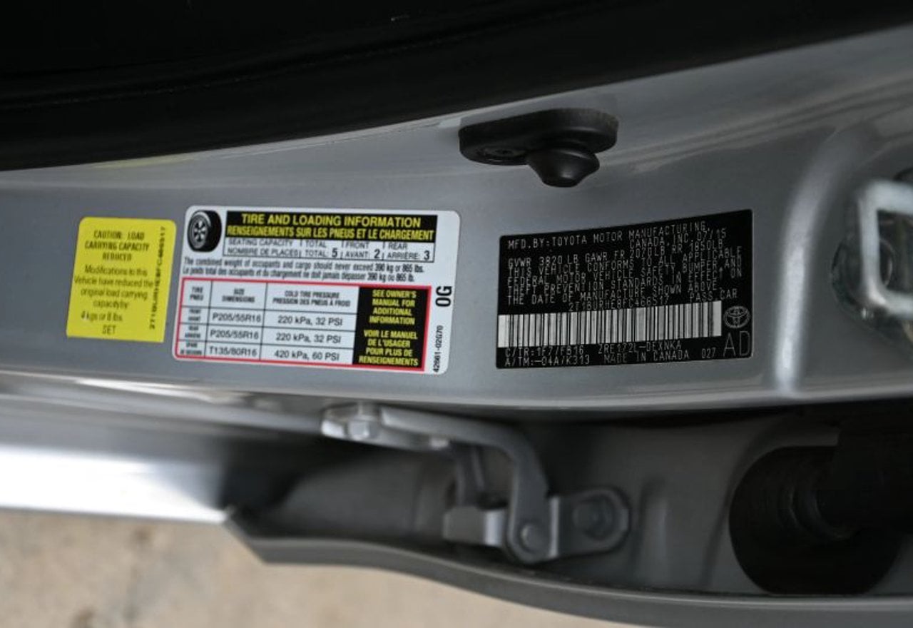 2015 Toyota Corolla LE Sedan 4D - 2T1BURHE8FC466517 photo 40