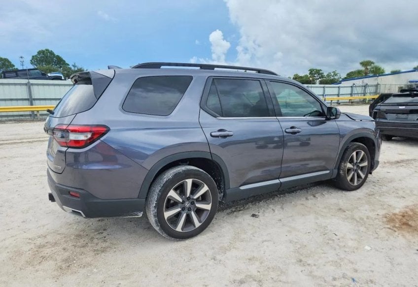 2025 Honda Pilot Touring - 5FNYG2H71SB016983 photo 3