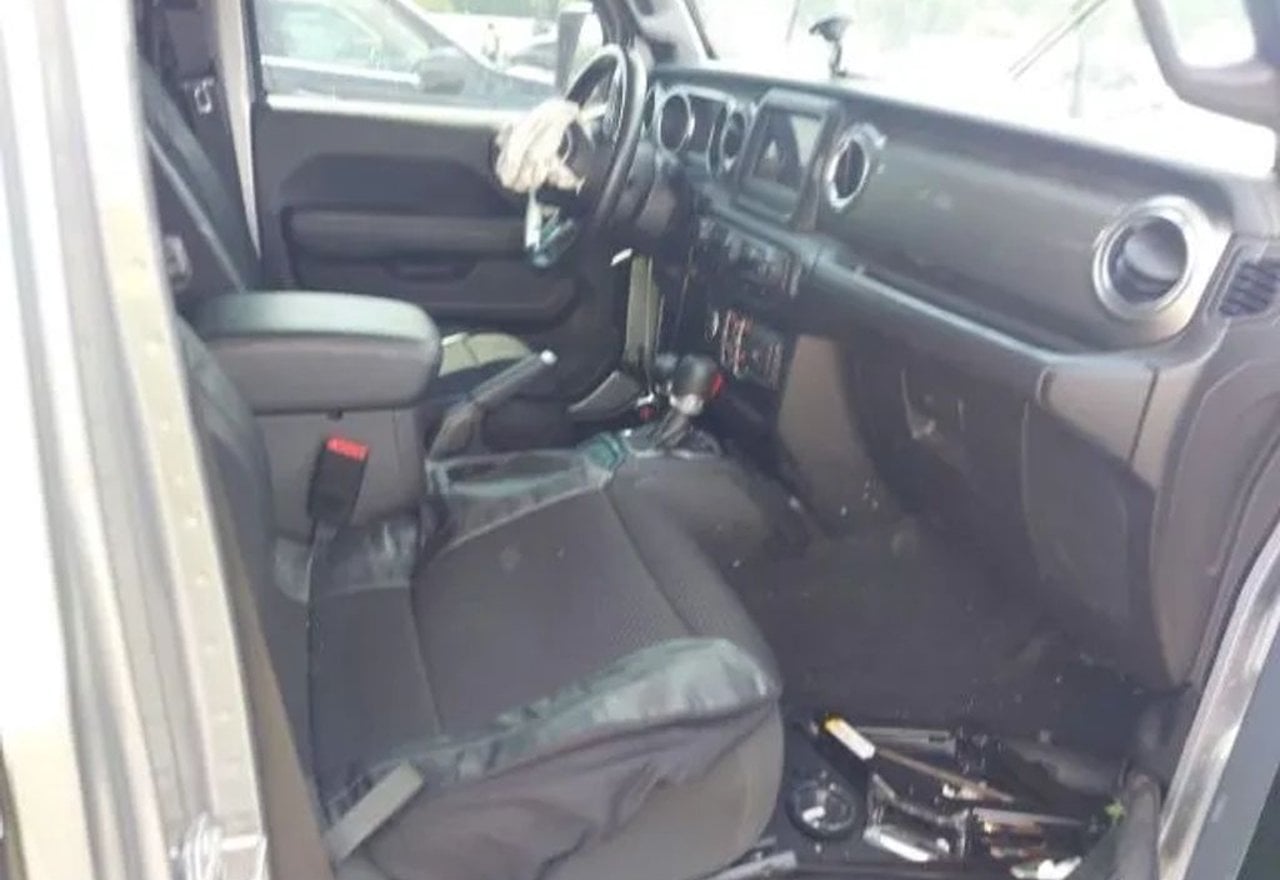 2019 Jeep Wrangler Unlimited Sahara - 1C4HJXEN7KW564466 photo 20