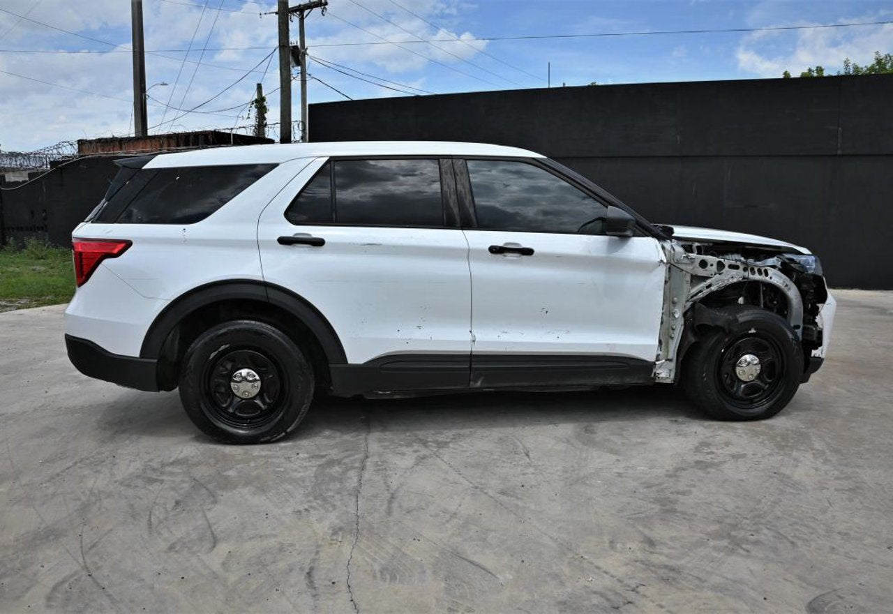 2020 Ford Explorer Police Interceptor Utility - 1FM5K8AB2LGD00175 photo 21