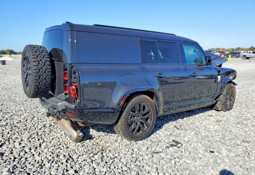 2024 Land Rover Defender 130 P400 Outbound - SALEWFEU2R2353773 photo 2