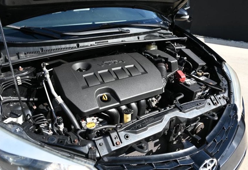 2015 Toyota Corolla S Sedan 4D - 2T1BURHE2FC407821 photo 3