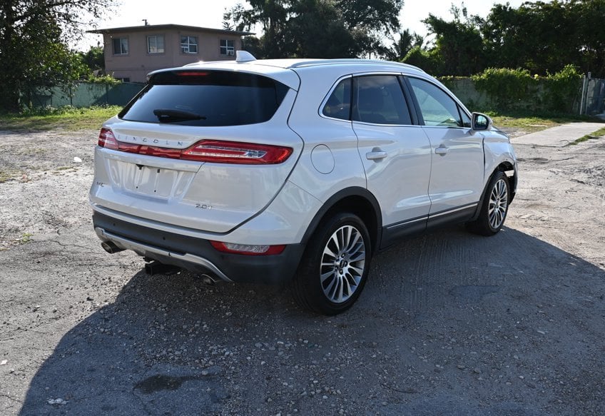 2017 Lincoln MKC Reserve Sport Utility 4D - 5LMCJ3C92HUL11058 photo 4