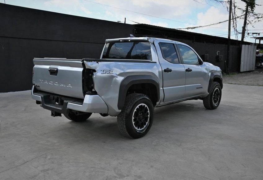 2024 Toyota Tacoma TRD Off-Road - 3TYLB5JN5RT024064 photo 3