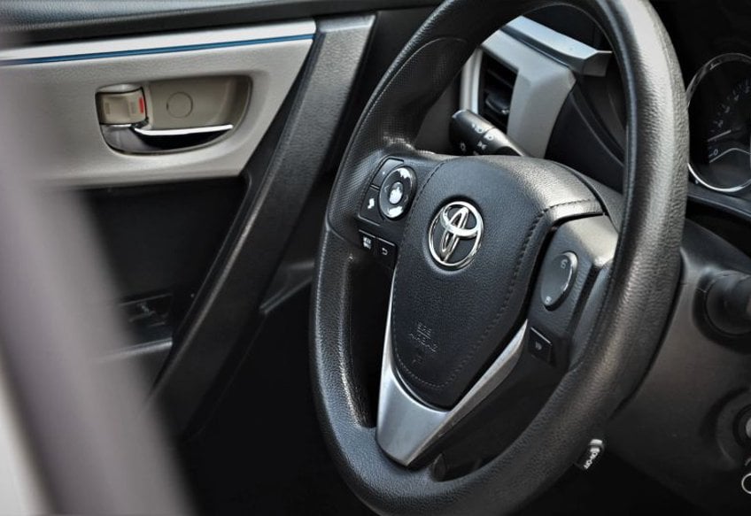 2015 Toyota Corolla LE Sedan 4D - 2T1BURHE8FC466517 photo 12
