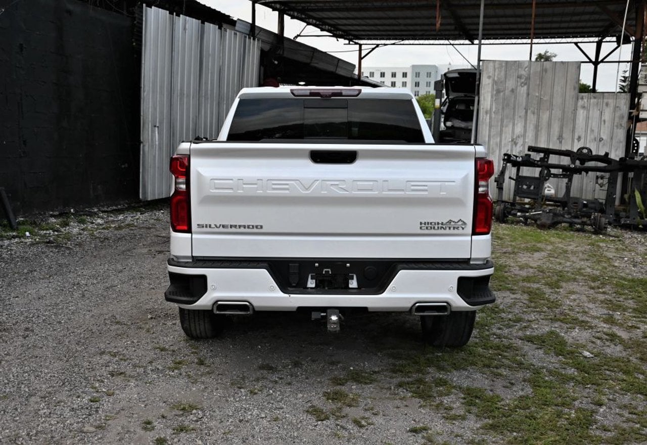 2023 Chevrolet Silverado 1500 High Country - 1GCUDJE87PZ278894 photo 23