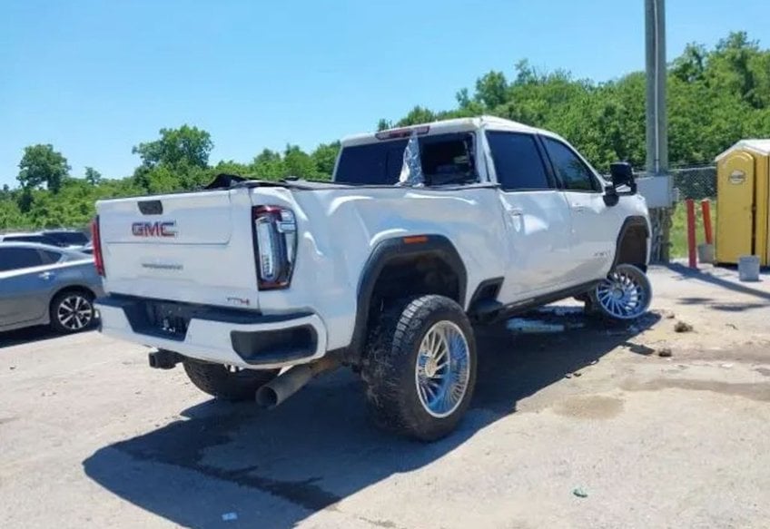 2022 GMC Sierra 2500HD AT4 - 1GT49PEYXNF209328 photo 3