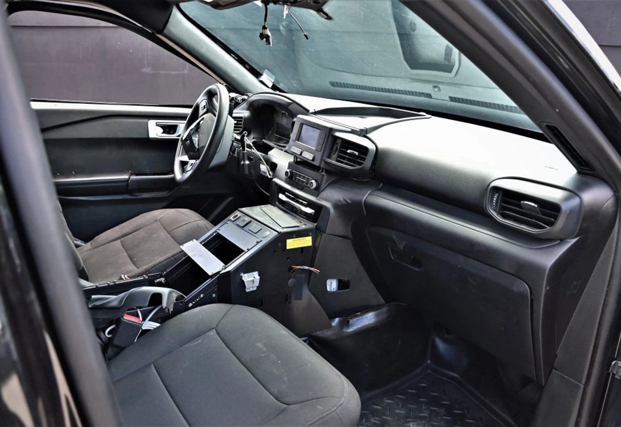 2022 Ford Explorer Hybrid Police Interceptor Utility - 1FM5K8AWXNNA00949 photo 27