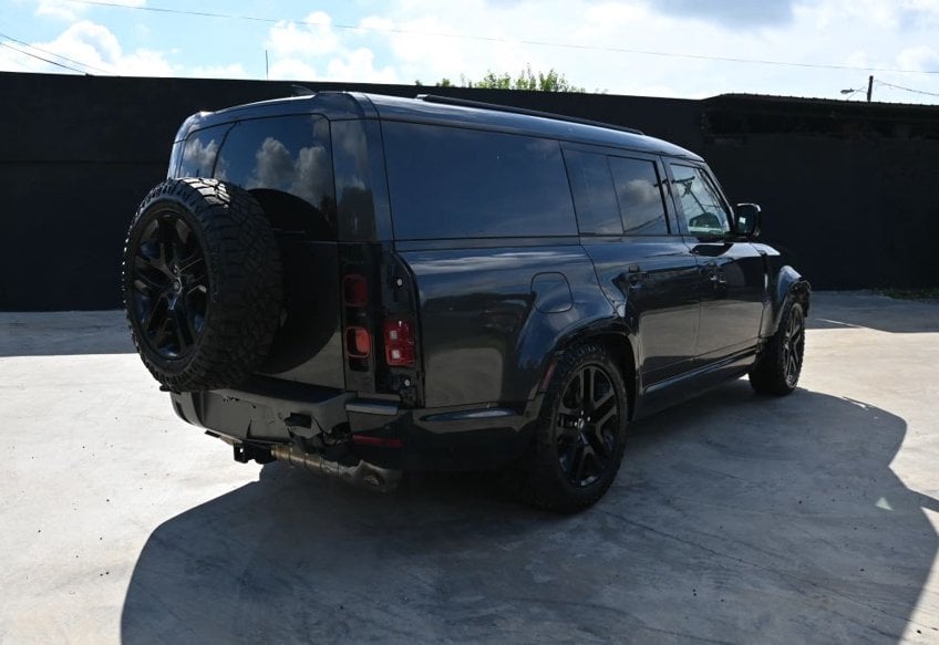 2024 Land Rover Defender 130 P400 Outbound - SALEWFEU2R2353773 photo 4
