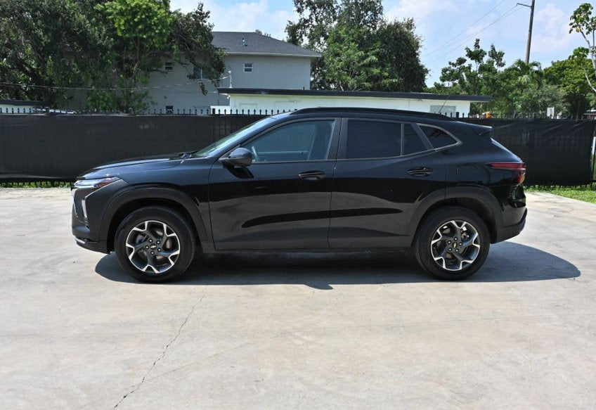2025 Chevrolet Trax LT - KL77LHEP3SC109836 photo 5