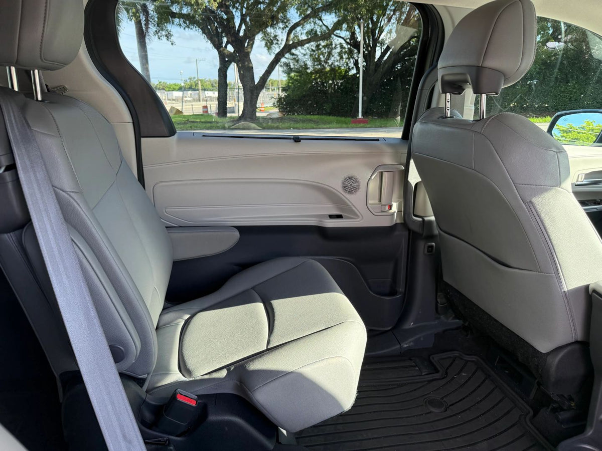 2024 TOYOTA SIENNA XLE VAN 4D - 5TDJRKEC8RS219789 photo 12