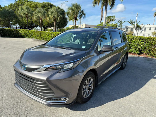 2024 TOYOTA SIENNA XLE VAN 4D - 5TDJRKEC8RS219789 photo 1