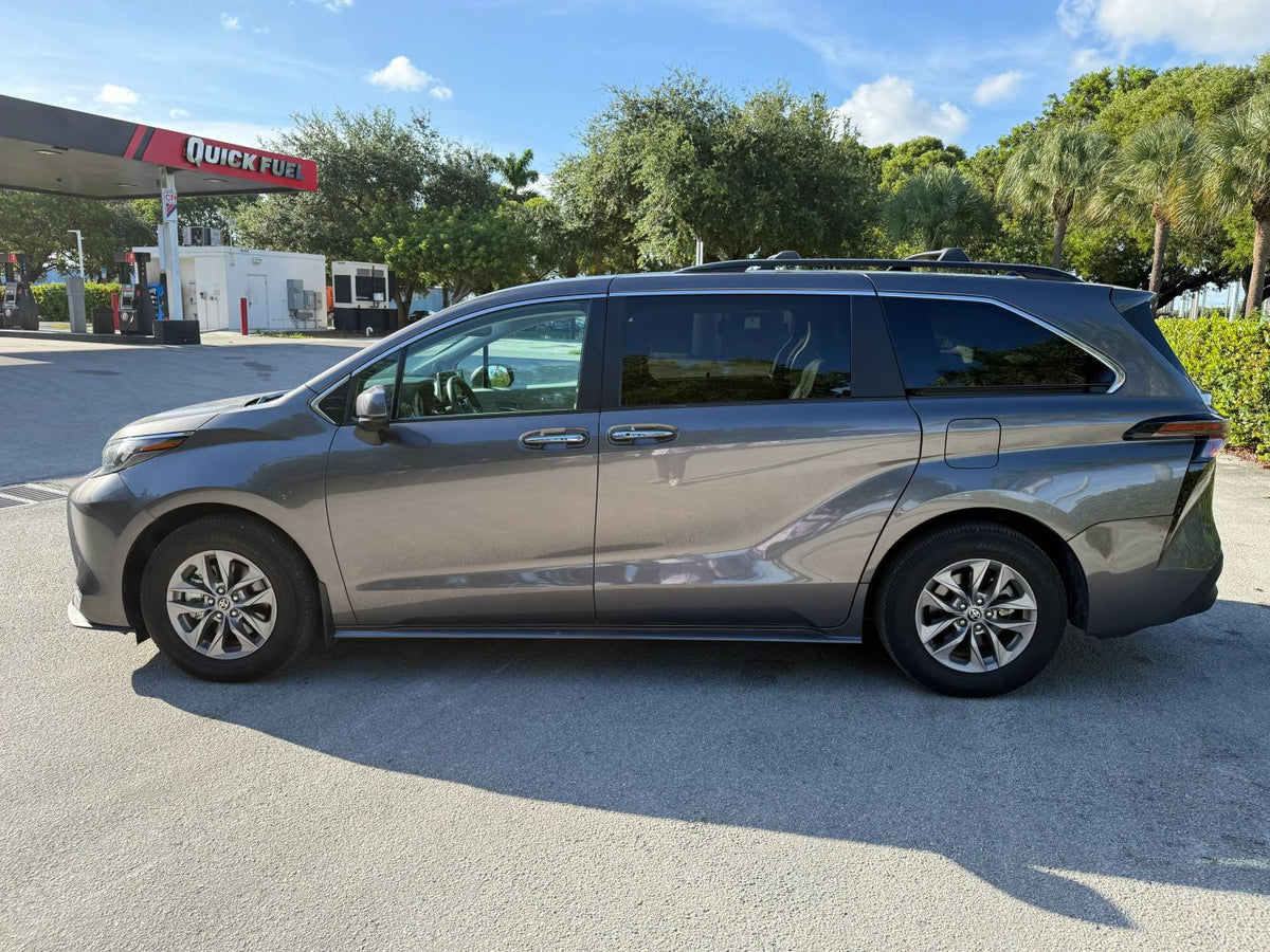 2024 TOYOTA SIENNA XLE VAN 4D - 5TDJRKEC8RS219789 photo 4