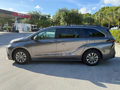 2024 TOYOTA SIENNA XLE VAN 4D - 5TDJRKEC8RS219789 photo 4
