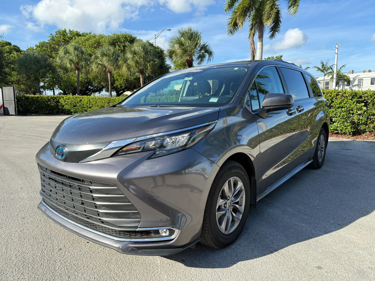 2024 TOYOTA SIENNA XLE VAN 4D - 5TDJRKEC8RS219789 photo 3
