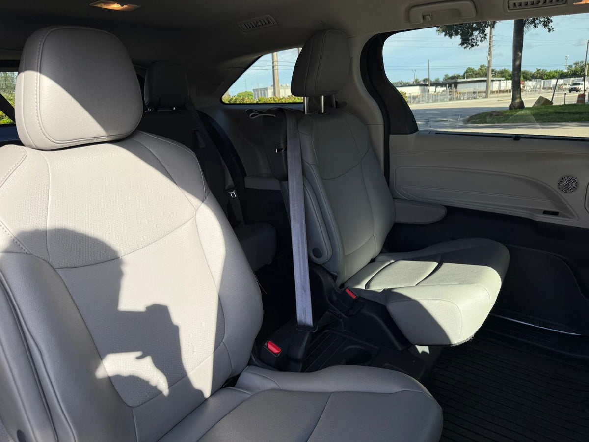 2024 TOYOTA SIENNA XLE VAN 4D - 5TDJRKEC8RS219789 photo 10