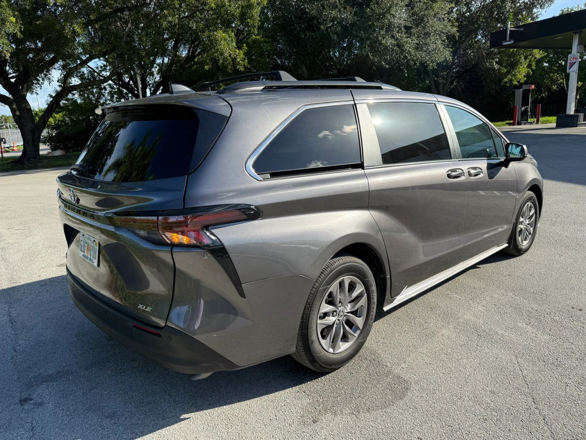2024 TOYOTA SIENNA XLE VAN 4D - 5TDJRKEC8RS219789 photo 5
