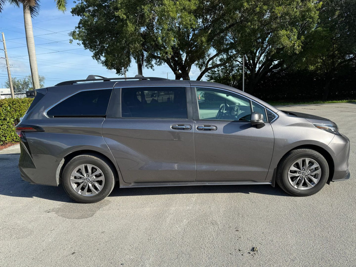 2024 TOYOTA SIENNA XLE VAN 4D - 5TDJRKEC8RS219789 photo 6