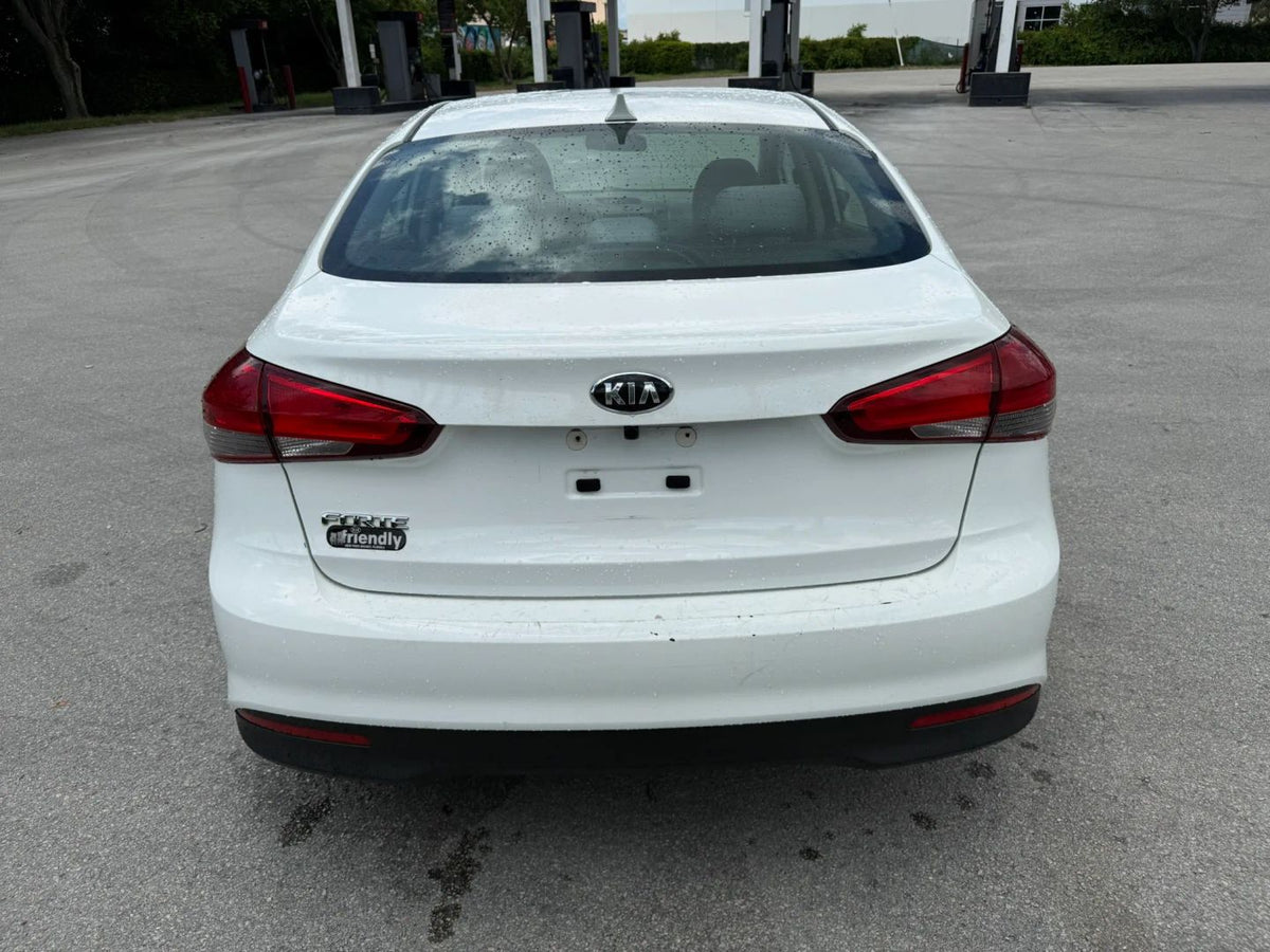 2017 KIA FORTE LX SEDAN 4D - 3KPFK4A7XHE090722 photo 6