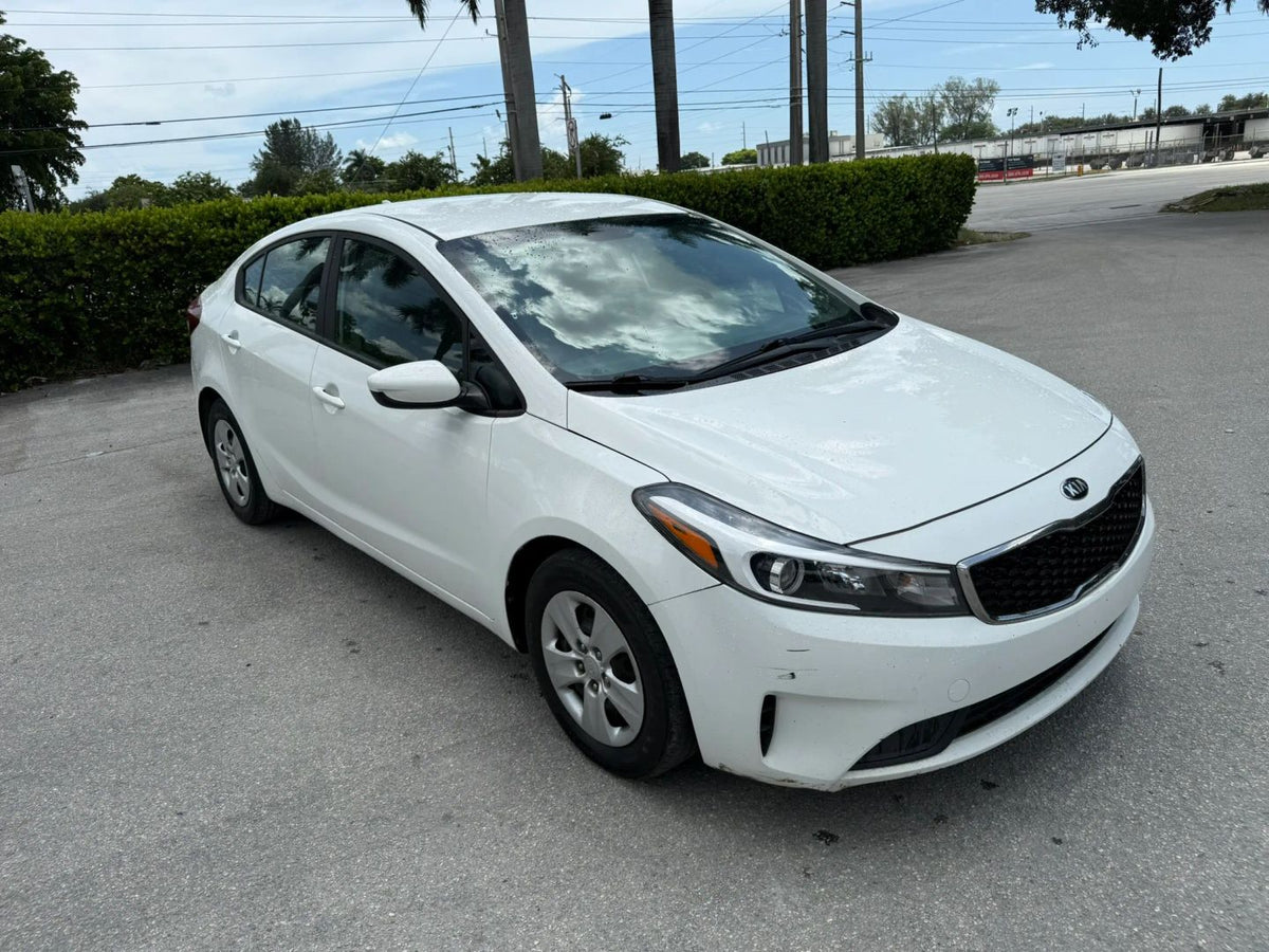 2017 KIA FORTE LX SEDAN 4D - 3KPFK4A7XHE090722 photo 9