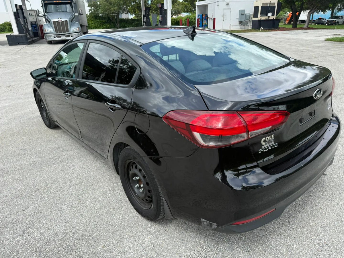 2017 KIA FORTE LX SEDAN 4D - 3KPFK4A76HE013085 photo 5