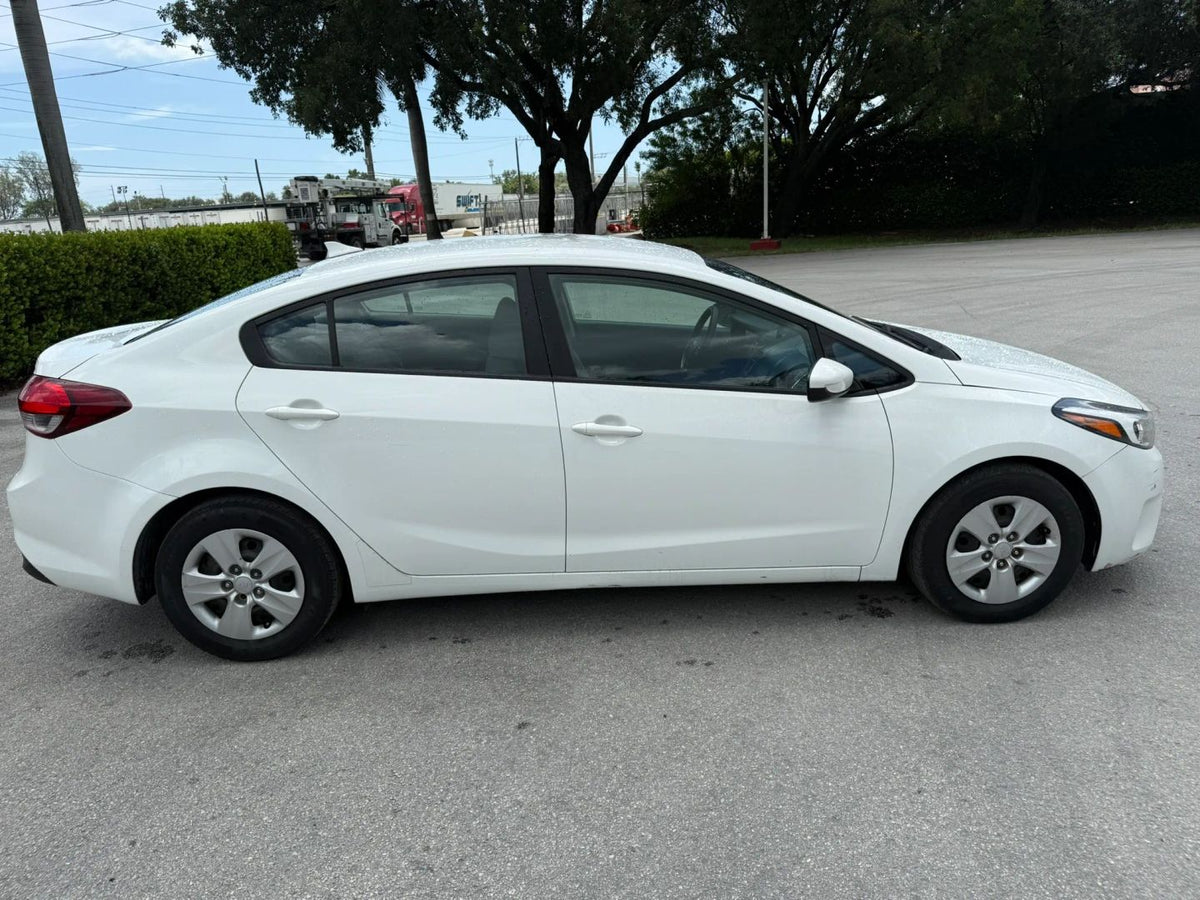 2017 KIA FORTE LX SEDAN 4D - 3KPFK4A7XHE090722 photo 8