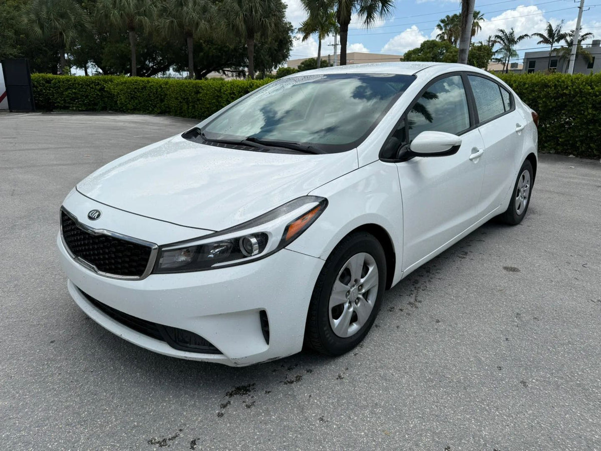 2017 KIA FORTE LX SEDAN 4D - 3KPFK4A7XHE090722 photo 3