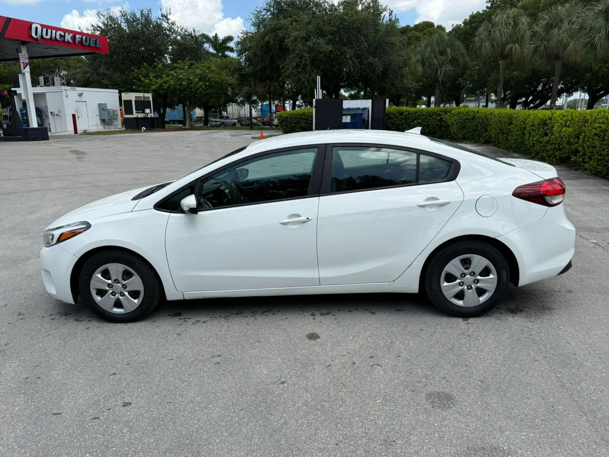 2017 KIA FORTE LX SEDAN 4D - 3KPFK4A7XHE090722 photo 4