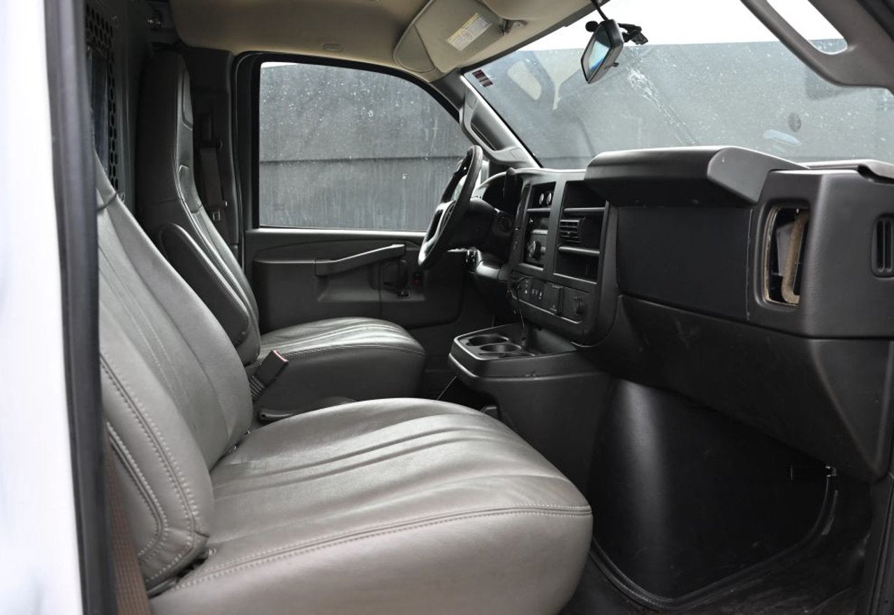 2024 Chevrolet Express 2500 - 1GCWGAF78R1179279 photo 30