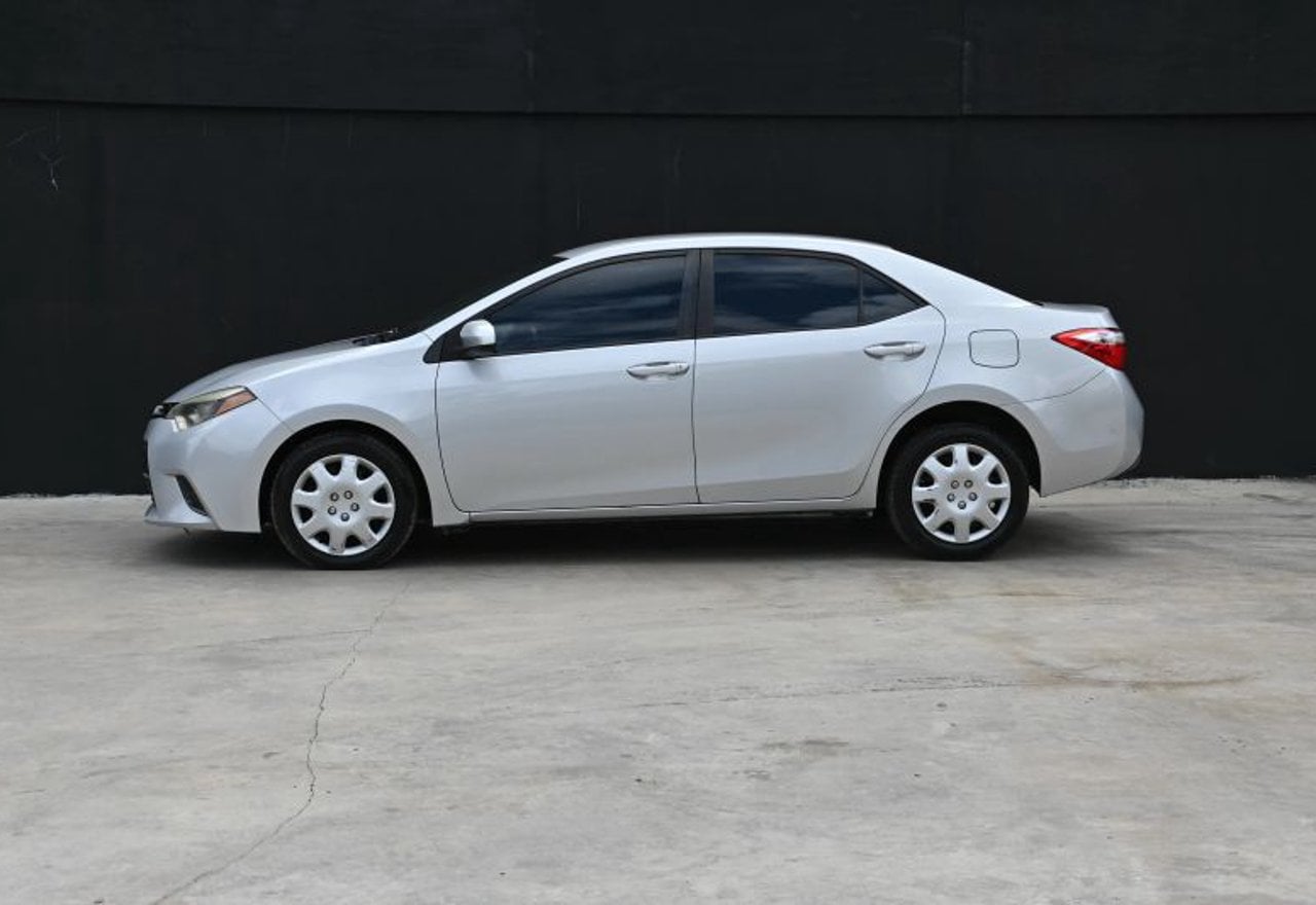 2015 Toyota Corolla LE Sedan 4D - 2T1BURHE8FC466517 photo 27