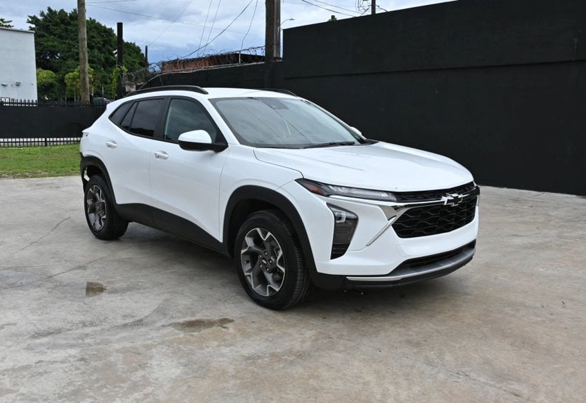 2025 Chevrolet Trax LT - KL77LHEP9SC119819 photo 2