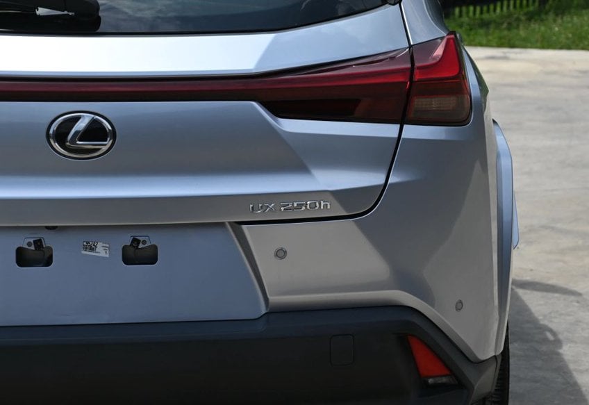 2023 Lexus UX 250h Premium - JTHP6JBHXP2152371 photo 8