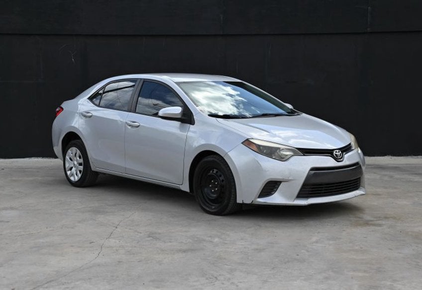 2015 Toyota Corolla LE Sedan 4D - 2T1BURHE8FC466517 photo 3