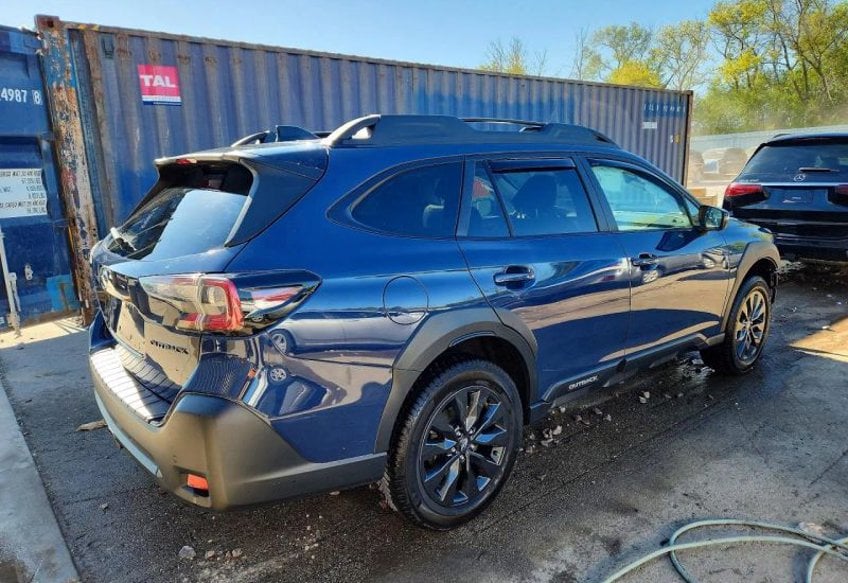 2023 Subaru Outback Onyx Edition - 4S4BTALC8P3165780 photo 3
