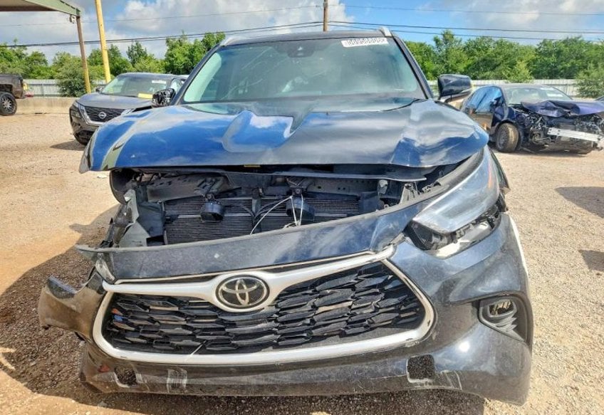 2023 Toyota Highlander XLE Sport Utility 4D - 5TDKDRAH8PS037231 photo 5
