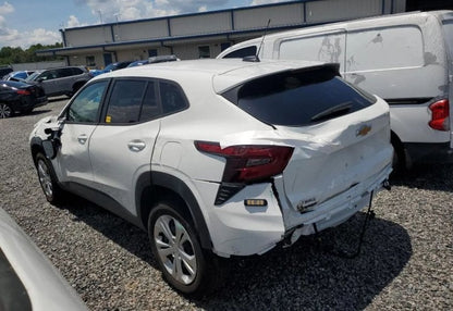 2025 Chevrolet Trax LS - KL77LFEPXSC170394 photo 4