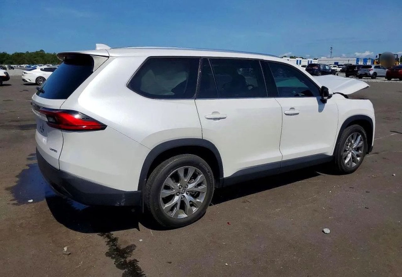 2024 Toyota Grand Highlander Limited - 5TDAAAB5XRS041973 photo 14