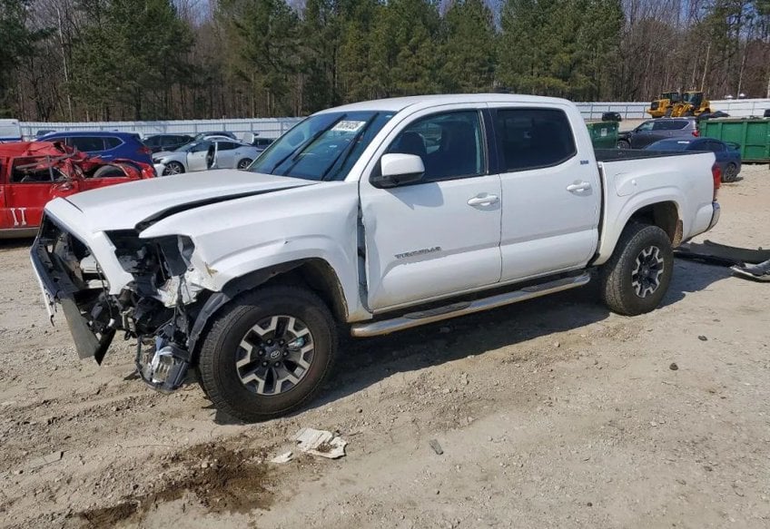 2020 Toyota Tacoma SR5 - 5TFAX5GNXLX174166 photo 2