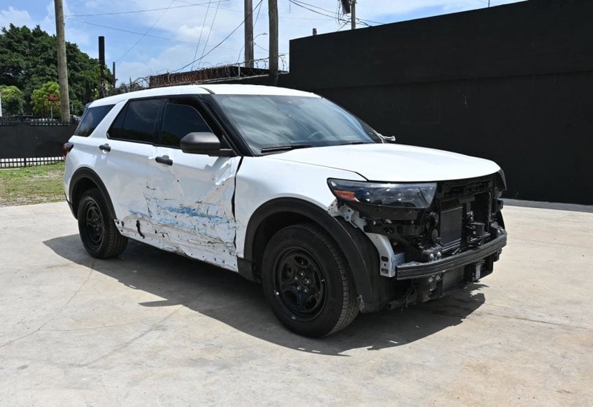 2025 Ford Explorer Hybrid Police Interceptor Utility - 1FM5K8AW1SGA87804 photo 2