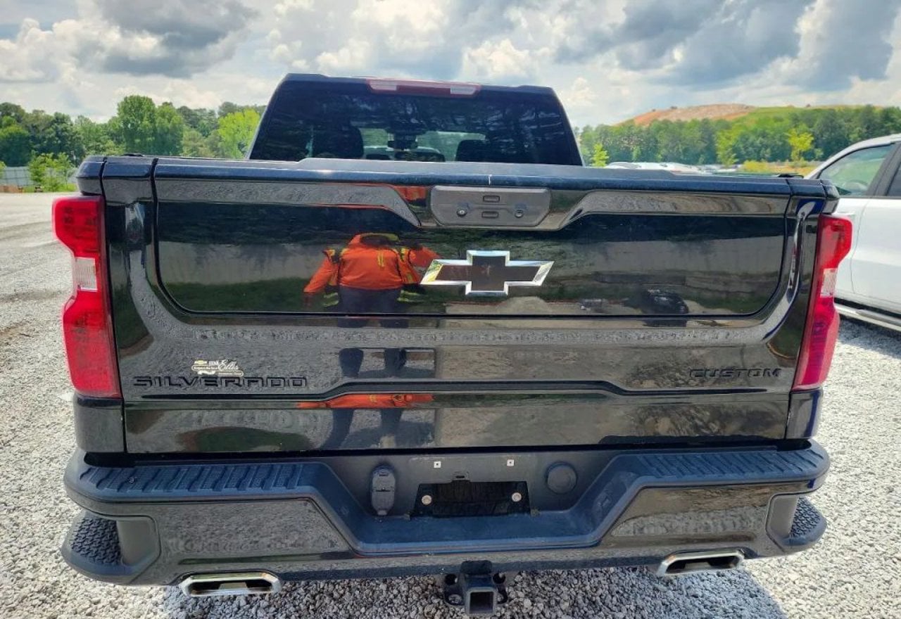 2022 Chevrolet Silverado 1500 Custom Trail Boss - 3GCUDCET8NG525207 photo 17