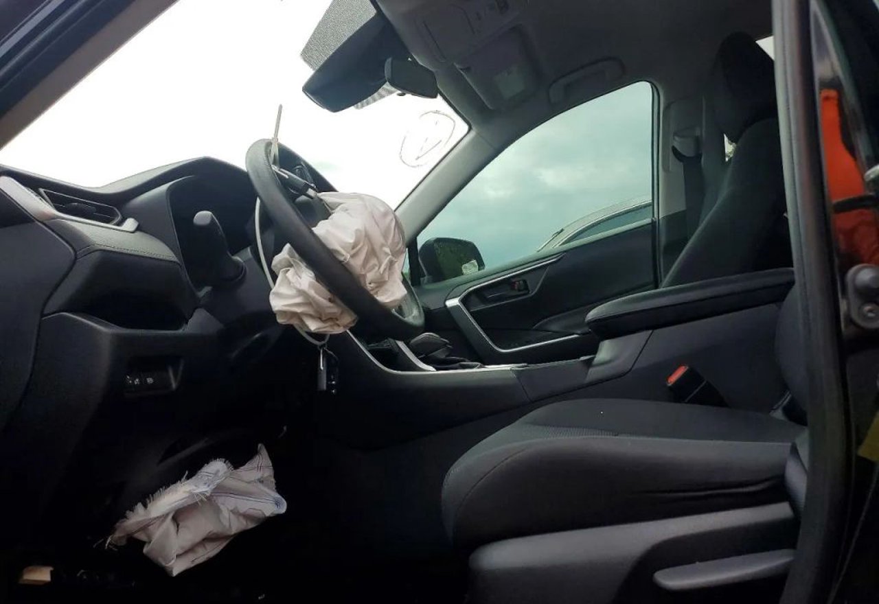 2020 Toyota RAV4 LE - 2T3H1RFV7LW083420 photo 18