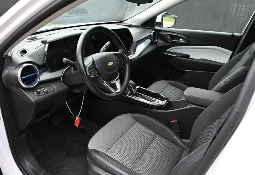 2025 Chevrolet Trax LT - KL77LHEP9SC119819 photo 11