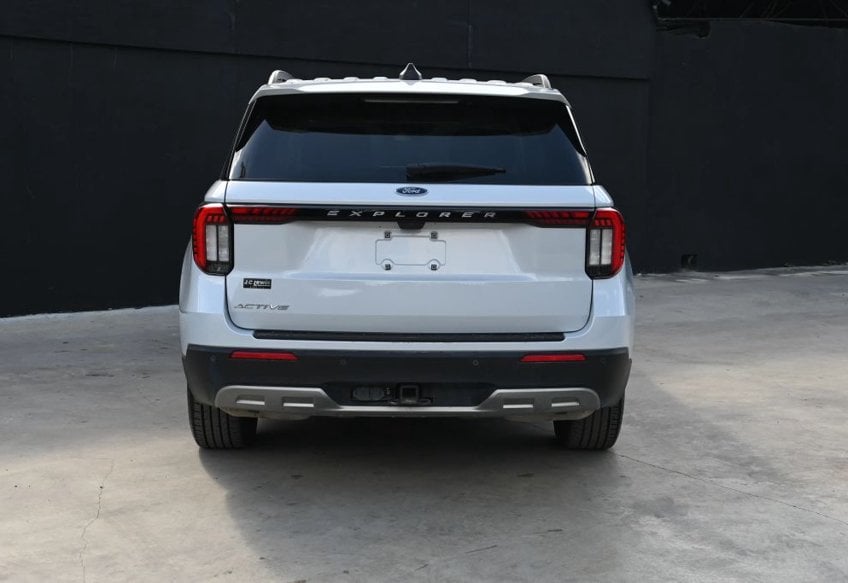 2025 Ford Explorer Active - 1FMUK7DH7SGB16158 photo 8