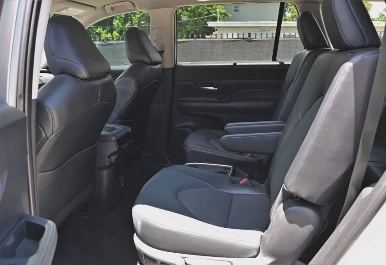 2025 Toyota Grand Highlander XLE - 5TDAAAA5XSS032021 photo 33