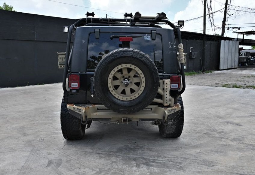 2017 Jeep Wrangler Unlimited Sport - 1C4BJWDG9HL639634 photo 8