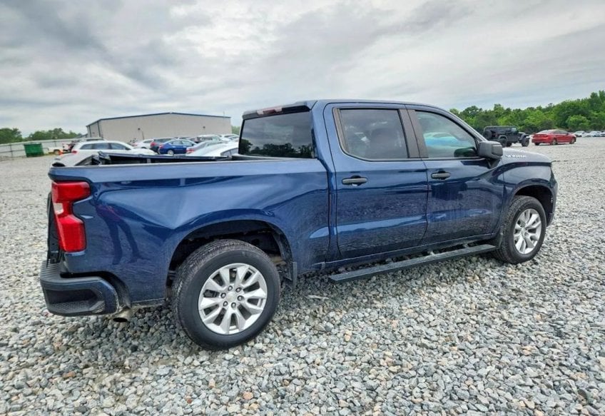 2022 Chevrolet Silverado 1500 Custom - 1GCPABEKXNZ590633 photo 3